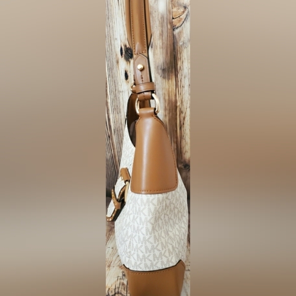 Michael Kors Signature Lillian Shoulder Bag π« - Picture 4 of 13